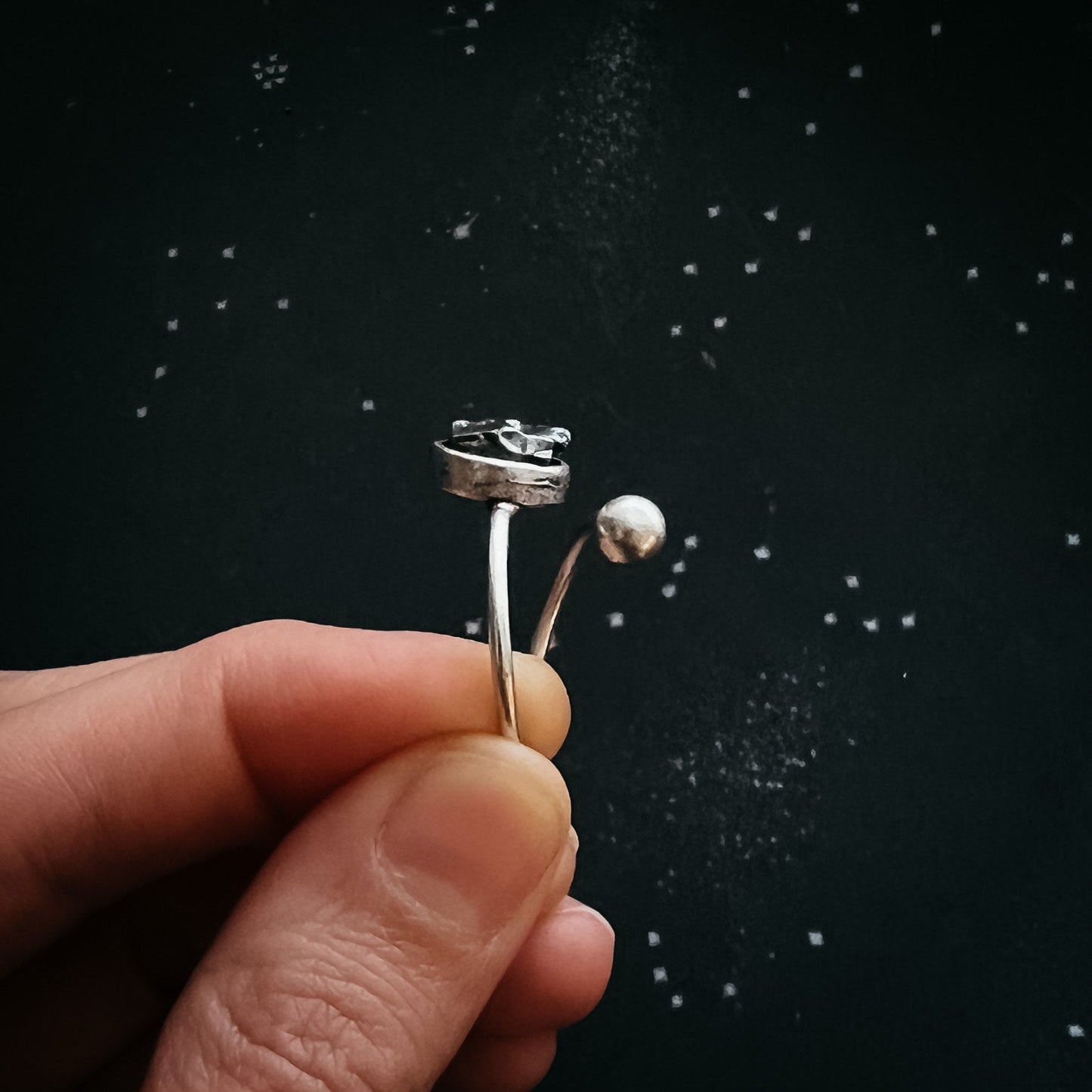 Bague ronde enroulée avec météorite brute authentique